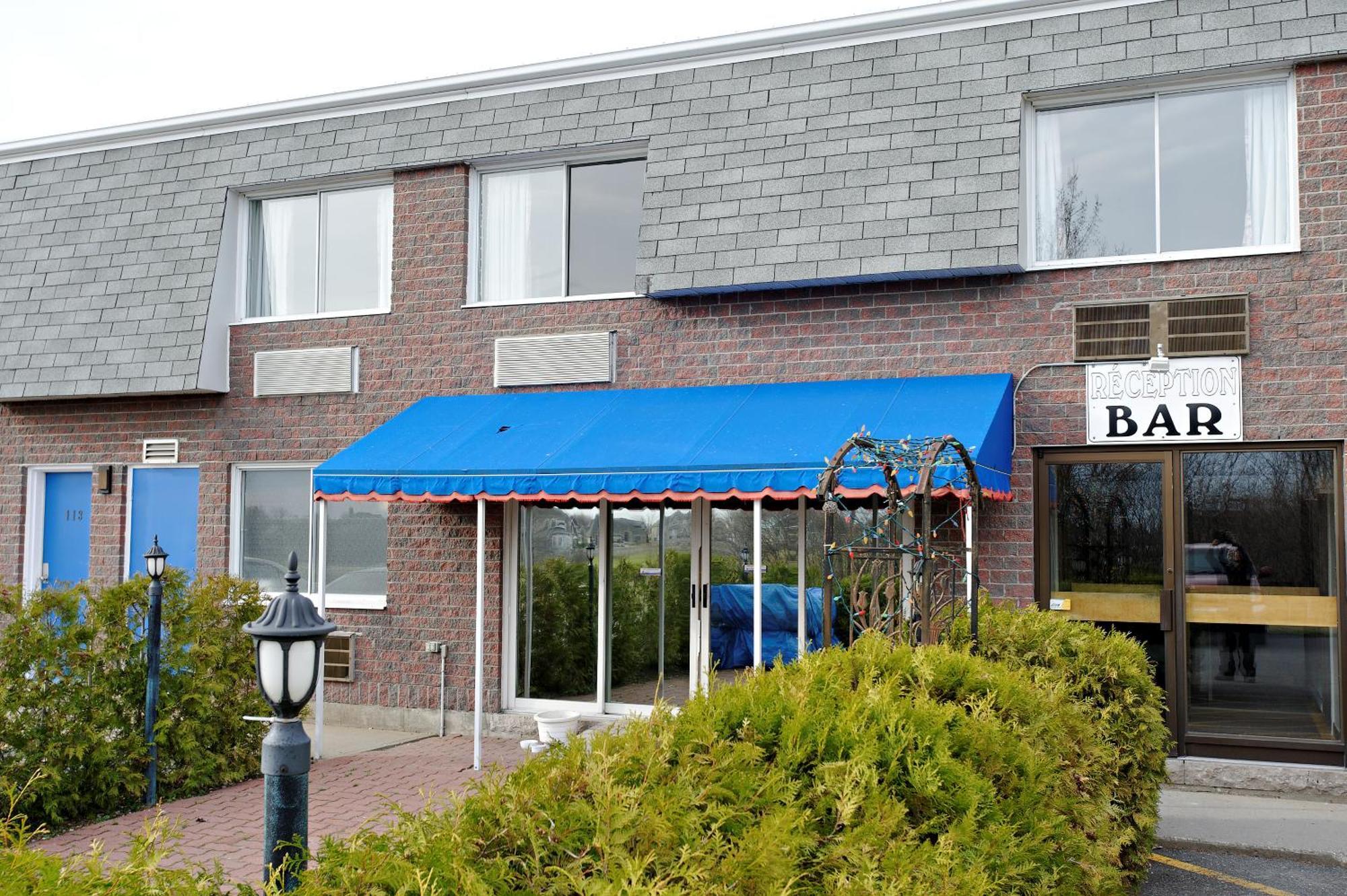 Motel Le Transit Mont-Saint-Hilaire Exterior photo